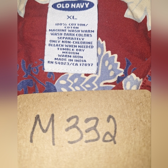 Old Navy Red and Cream Floral Tropical Short Sleeve Button Down Shirt In An XL. - Picture 5 of 6
